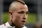 banjarmasin/radja-nainggolan-melakukan-pemanasan-menjelang-duel-inter-milan-versus-as-roma_20180724_062356.jpg