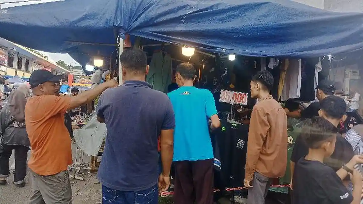 POPULER PADANG: Toko Pakaian di Pasar Raya Diserbu, Idul Fitri 2025 Tarekat Naqsabandiyah