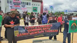 09122025-demo-warga-baseh-banyumas-demo-tolak-tambang-baseh-banyumas.jpg