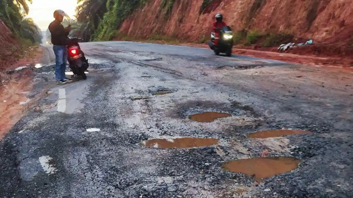 Janji Bupati Bintan Roby Kurniawan Cepat Atasi Jalan Berlubang Lewat Tim Rescue