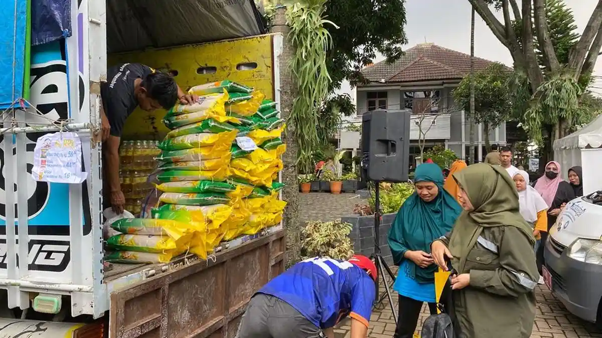 Bahagianya Emak-emak Datangi Bazar Murah di Rancasari Bandung saat Puasa, Lebih Murah dari di Pasar