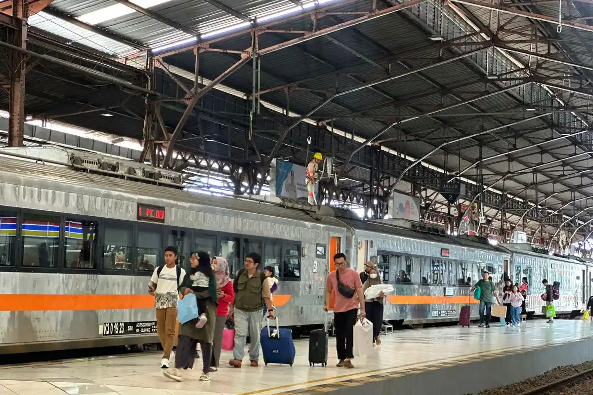 KAI Daop 5 Purwokerto Berangkatkan 11.300 Pelanggan di H-1 Tahun Baru 2025