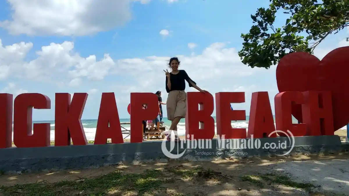Libur Tahun Baru Islam, Warga Berwisata ke Pantai Lungkap Bolsel