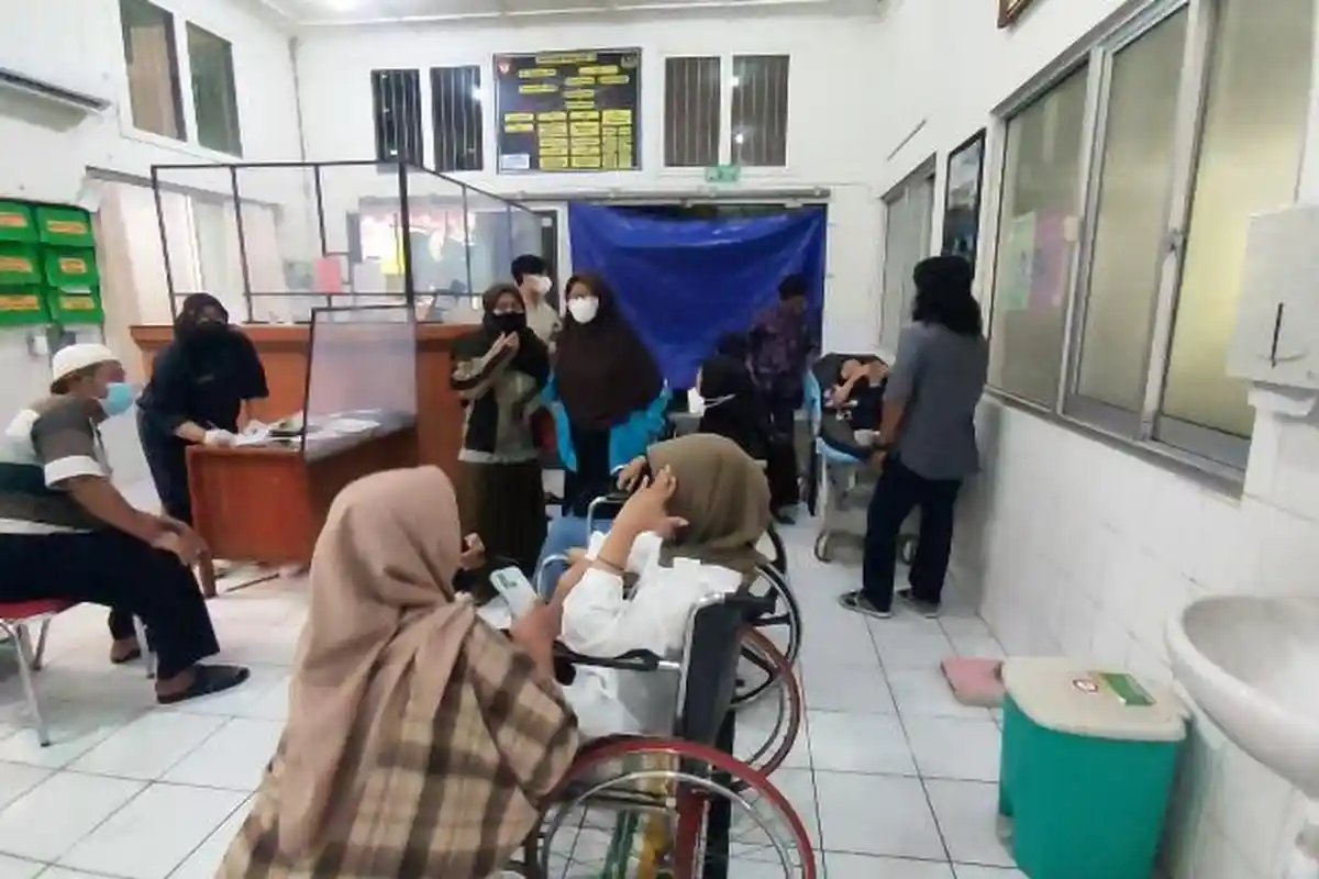 Lantai 3 Kafe Radio Dalam Purwokerto Ambrol, Pengunjung Dilarikan ke RS, Ada yang Patah Tulang