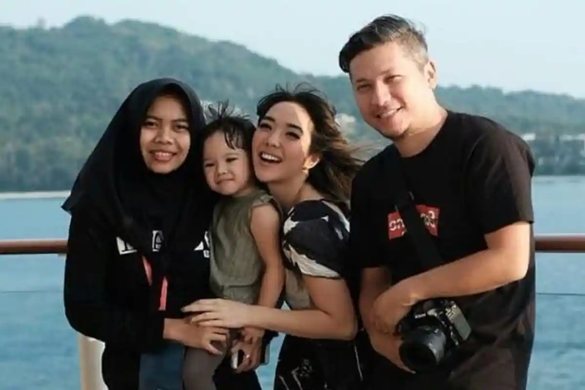 Julie Estelle Digosipkan dengan Gading Marten, Gisel Justru Berseloroh Singgung Istri Irwan Mussry
