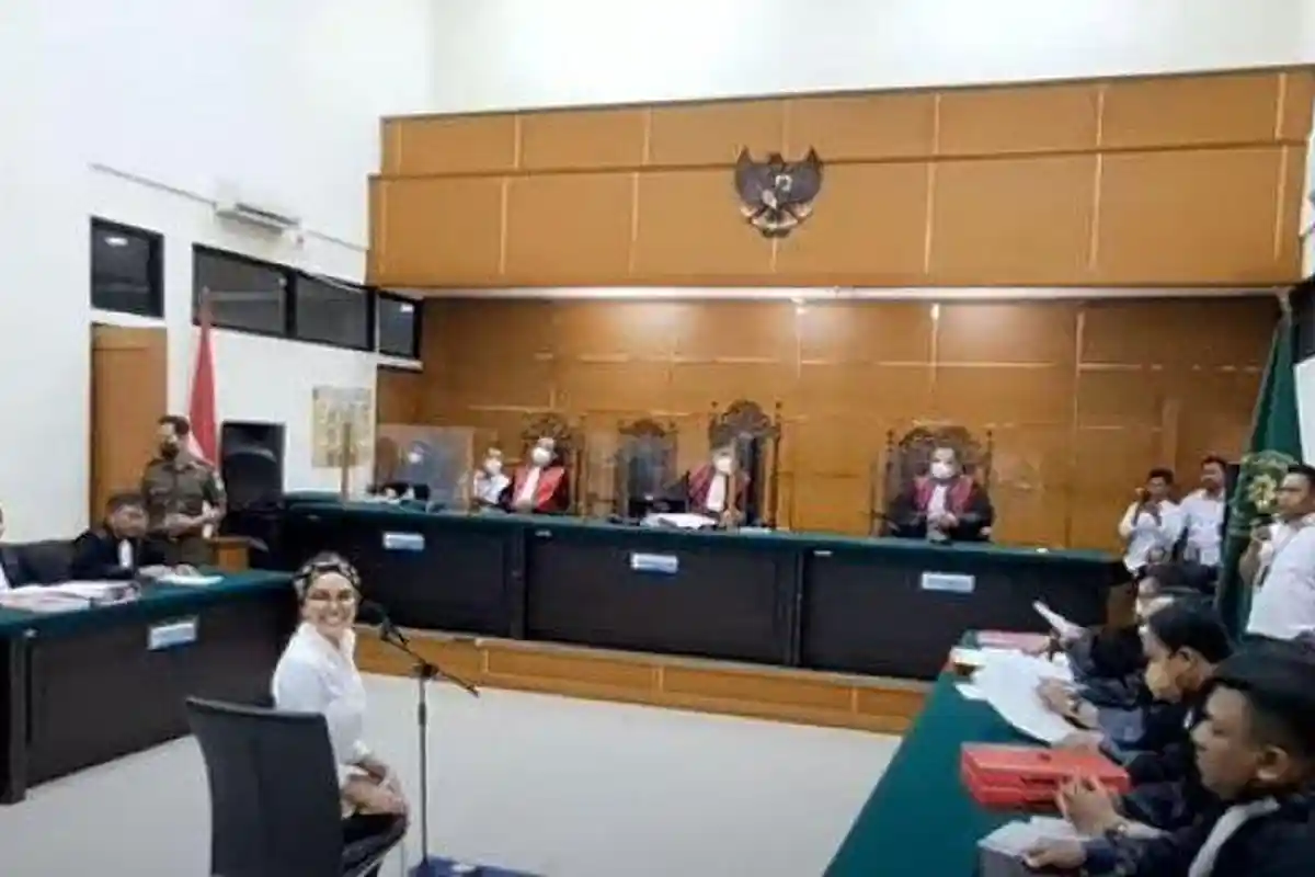 Nikita Mirzani Dianggap Tak Kooperatif, Pihak Dito Mahendra Ingin Hakim Tolak Penanggung Penahanan