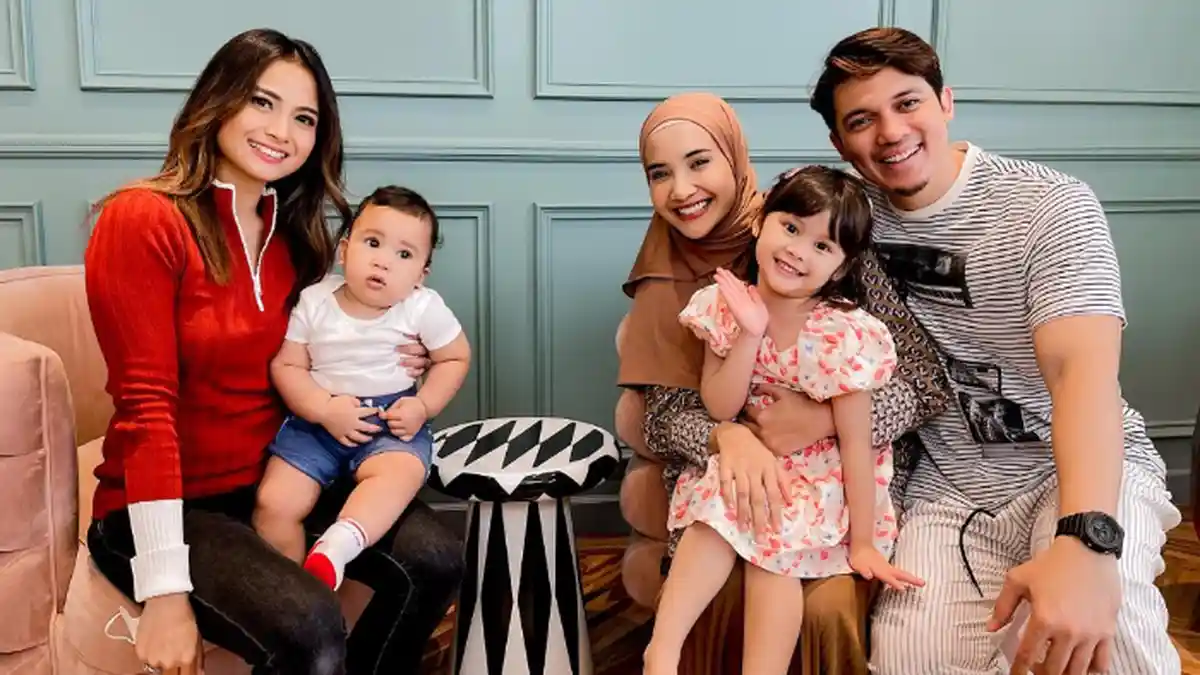 Disambangi Acha Septriasa, Zaskia Sungkar Goda Irwansyah yang Tampak Semringah: Cubit Kecil Nih