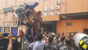 evakuasi-koran-karaoke-orange-kota-tegal-kebakaran.jpg