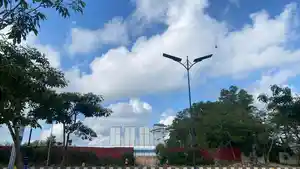 Potret-langit-Batam-Center-Kamis-304-cerah-berawan-Lalu-lintas-tampak-lengang.jpg