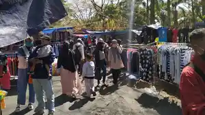 pasar-kaget-monumen-perjuangan.jpg