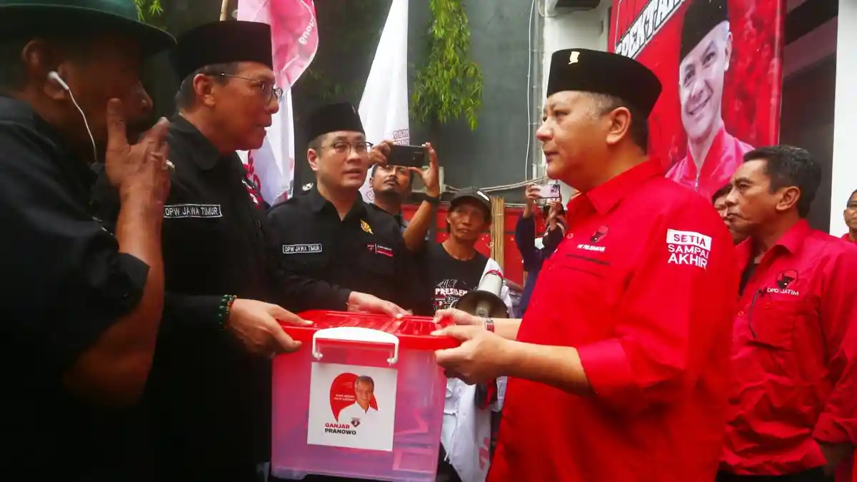 Relawan Serahkan Ribuan KTP Sebagai Dukungan, Targetkan Ganjar Pranowo Menang 75 Persen di Jatim
