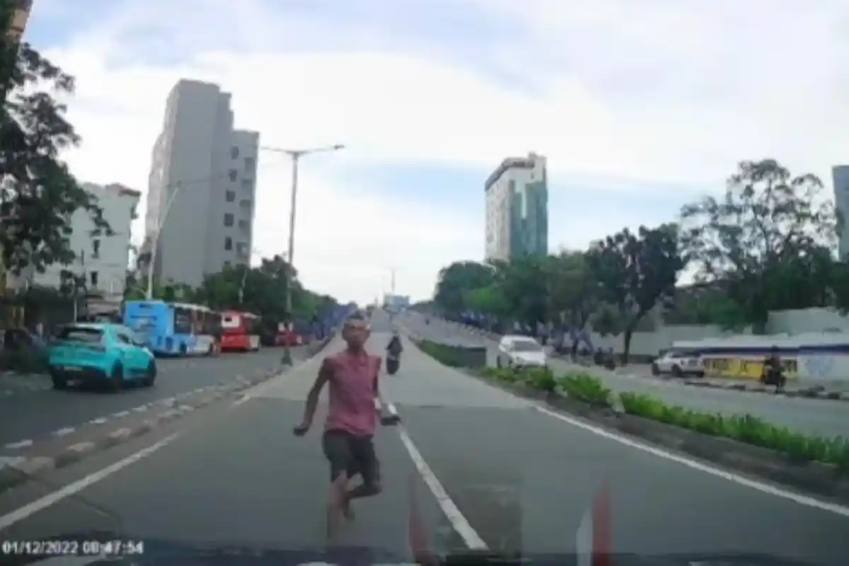 Pengemudi Ojol Gagalkan Aksi Pria Bermodus 'Tabrak' di Tanah Abang Jakpus