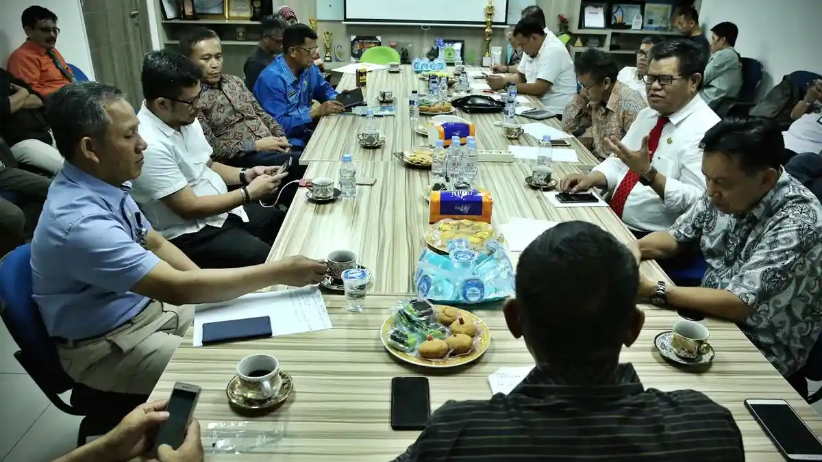 Rektor UNM Minta Gaji Honorer Setara UMP
