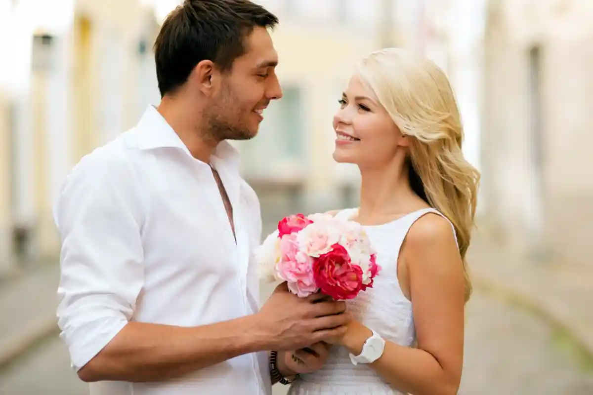 7 Cara Romantis untuk Mengajak Wanita Kencan, Kirim Buket Bunga hingga Persembahkan Lagu Untuknya