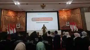Wakil-Wali-Kota-Tasikmalaya-Diky-Candra-Negara-memberikan-paparan.jpg