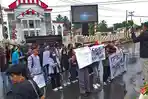 aksi-unjuk-rasa-di-Kotamobagu.jpg