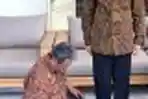 Jokowi Lakukan Cetak Tangan dan Cetak Kaki