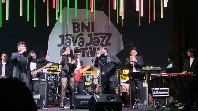 Tampil di Hari Terakhir Java Jazz Festival 2024, Arsy Widianto Ajak Penonton Galau Bersama