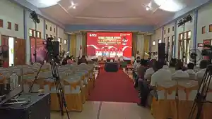 Persiapan-di-Lokasi-Debat-Publik-Paslon-Bupati-dan-Wakil-Bupati-Manggarai-Timur.jpg