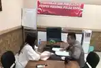 Korban-bidan-hamil-Ria-ketika-diperiksa-di-ruang-Propam-Polda-Kepri-beberapa-waktu-lalu.jpg
