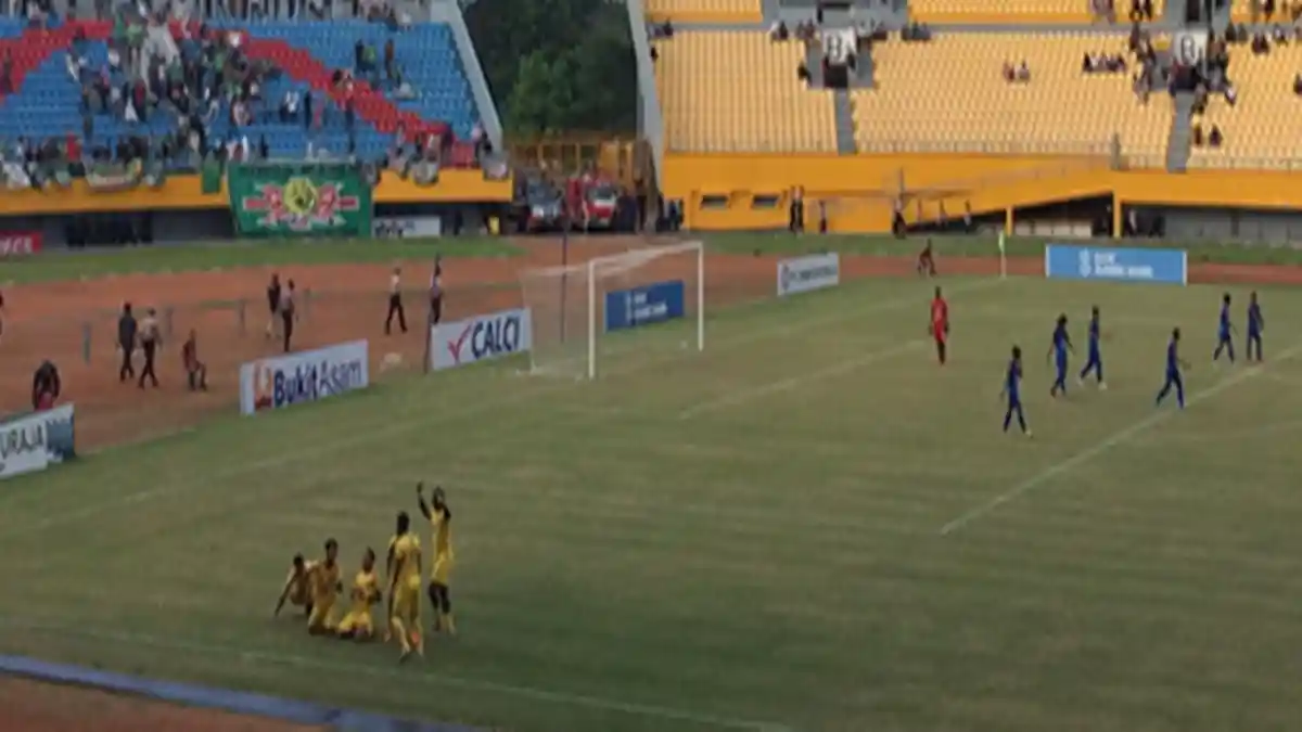 Hendri 'Nafas Kuda' Satriadi Bawa SFC Unggul Atas Perserang, Gol Berkelas dengan Trik Sombrero Flick