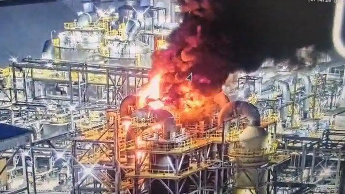 BREAKING NEWS: Smelter PT Freeport Indonesia di KEK JIIPE Gresik Terbakar, Ada Suara Ledakan