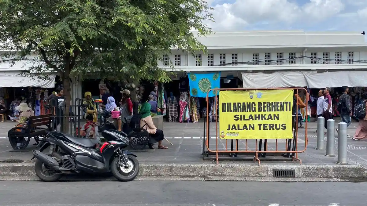 Wisatawan Keluhkan Maraknya Parkir Sembarangan di Malioboro yang Bikin Macet Jalanan
