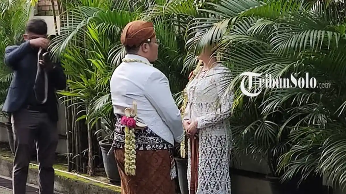 Hanya Satu Jam, Jokowi Hadir di Pernikahan Keponakannya di Graha Saba Buana Solo 