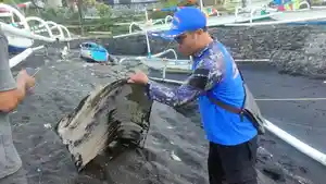 Dua-Perahu-Nelayan-Hancur-Dihantam-Gelombang-Nelayan-Seraya-Timur.jpg