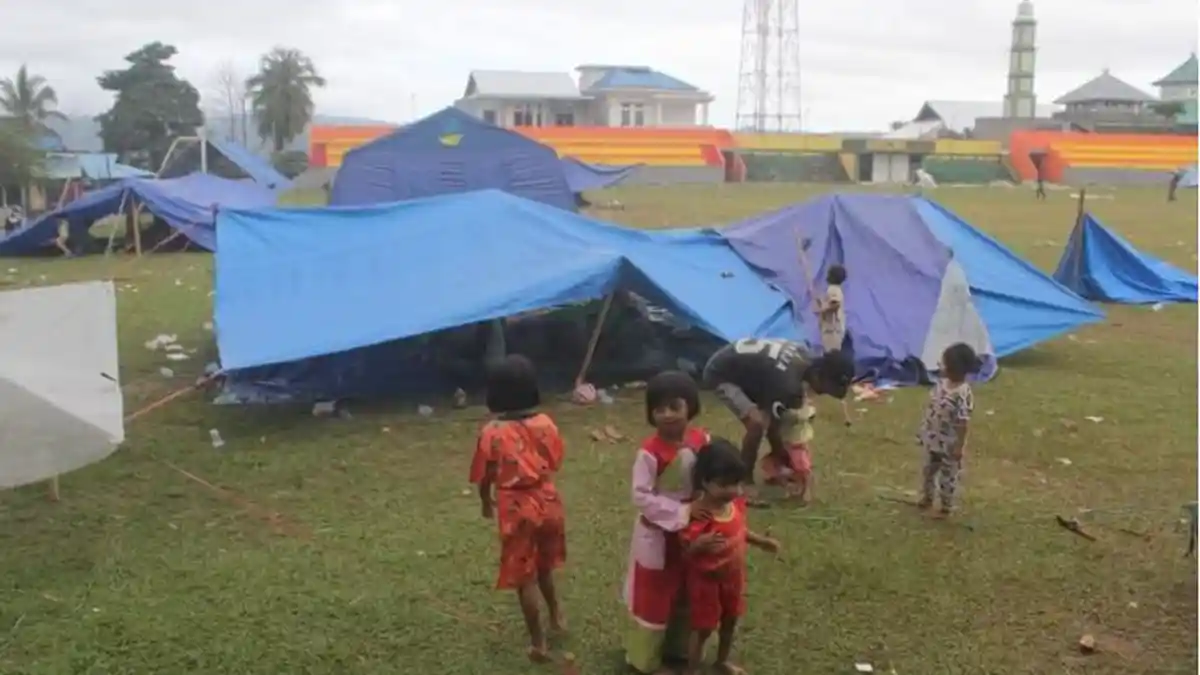 Until Saturday Night, 500 Times the Aftershocks Shook Ambon