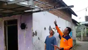 angin-kencang-di-kalidawir-tulungagung-merusak-42-rumah.jpg