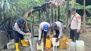 pemusnahan-miras_halmahera-selatan_37.jpg
