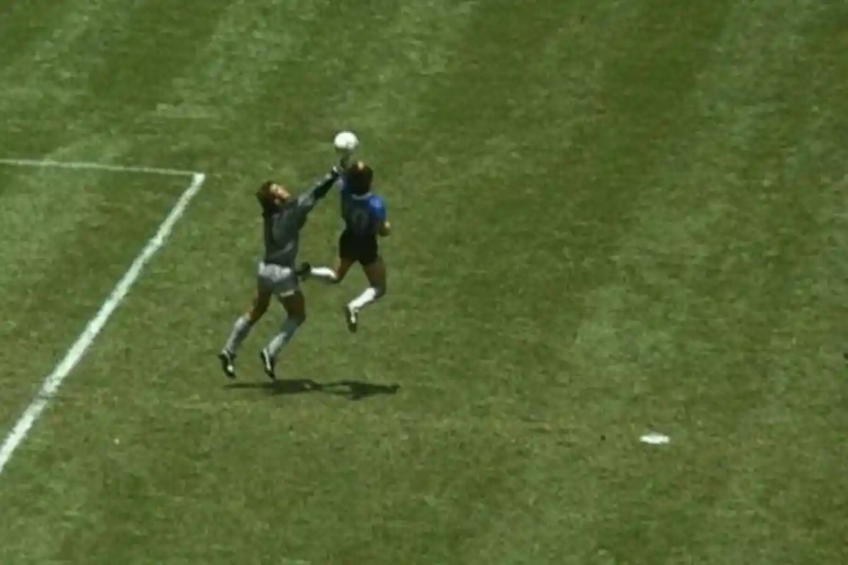 Jersey Maradona saat Bikin Gol Tangan Tuhan Diperkirakan Bisa Laku Rp 71 Miliar