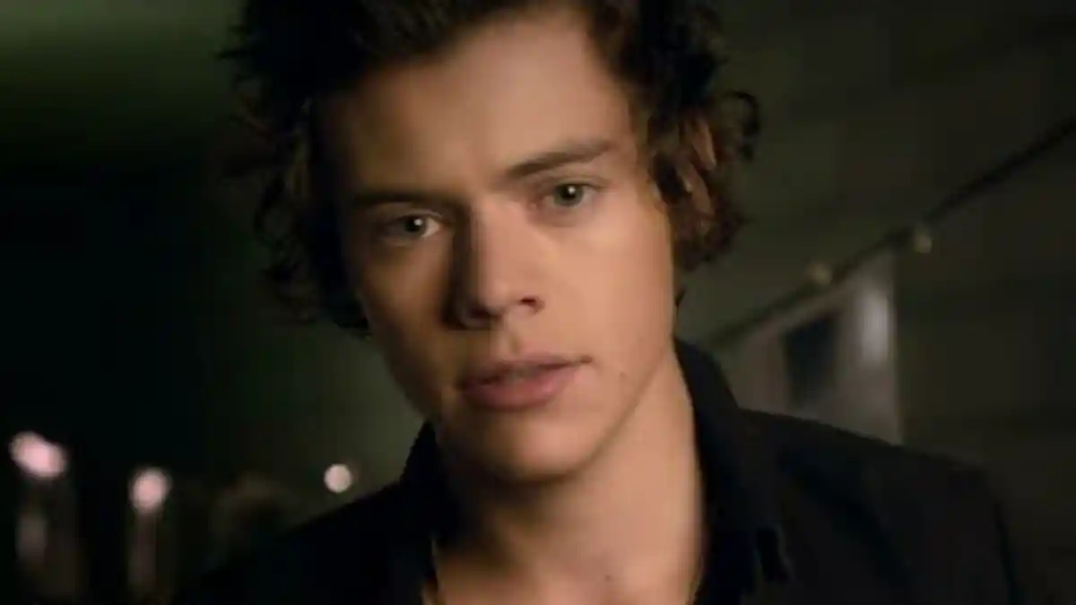Lirik dan Terjemahan Lagu Story Of My Life -  One Direction