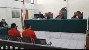 Terdakwa-Ariansyah-membacakan-surat-permintaan-maaf-kepada-keluarga-M-Abadi.jpg