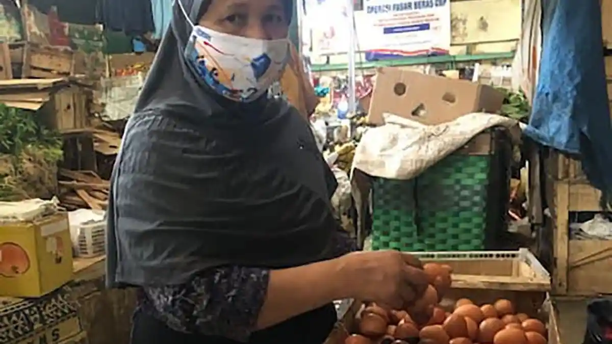 Harga Minyak Goreng dan Telur di Pasar Gede Solo Belum Juga Turun