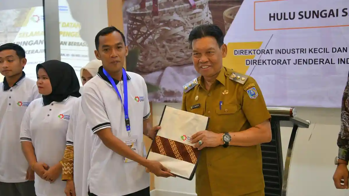 Pemkab HSS Dorong Peningkatan Daya Saing IKM Kerajinan Bambu 