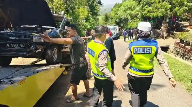 Tragedi di Jalan Turunan Kemranjen Banyumas, Dua Orang Tewas Usai Tabrakan Beruntun