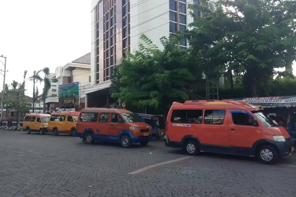 Miris Nasib Sopir Angkot Semarang Tiap Pulang Bawa Rp 30 Ribu