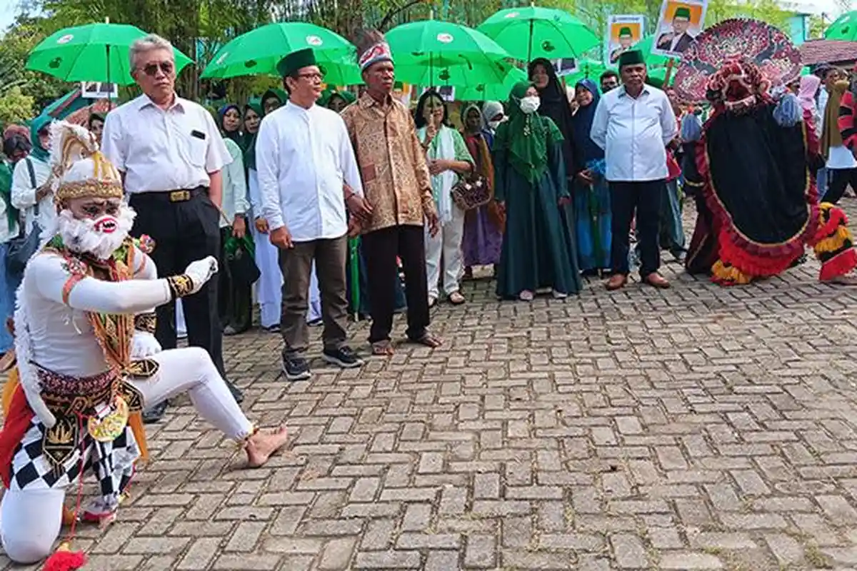 Daftar Anggota DPD RI, Balon "Songkok Hijau" Diiringi Kolaborasi Tarian Jawa dan Papua