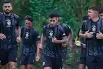 Pemain-Arema-FC-saat-menjalani-latihan-di-Lapangan-ARG-Soccer-Field-Lawang-Malang.jpg