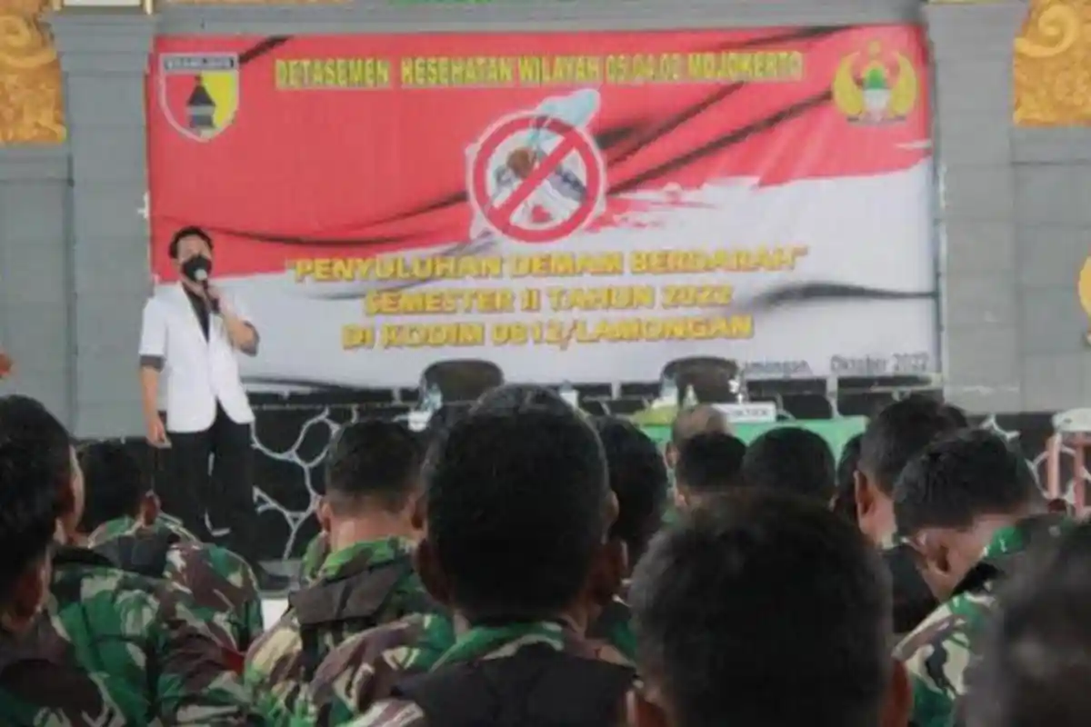 Waspada DBD saat Musim Penghujan, Prajurit TNI Kodim 0812 Lamongan Dijari Hidup Bersih dan Sehat