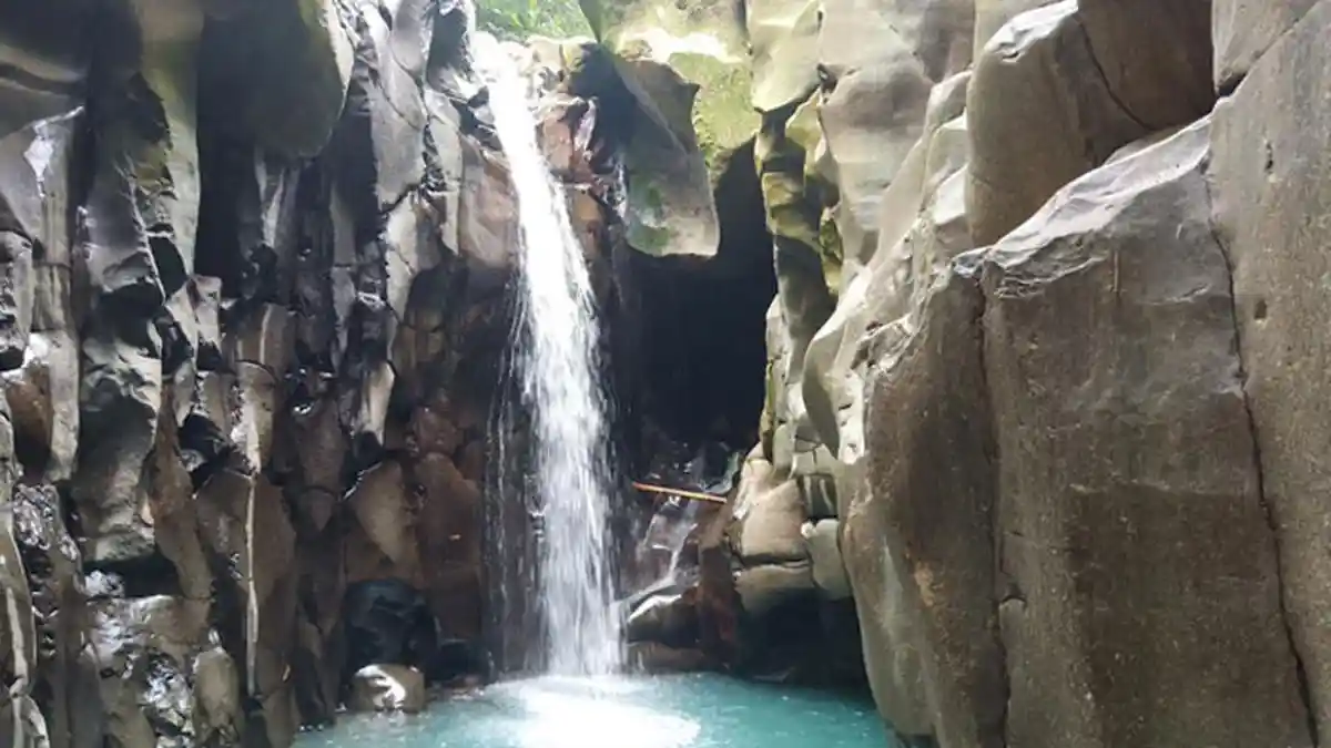 Fakta Unik Curug Cikuluwung, Mini Green Canyon Hingga Trek yang Menantang