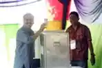 Indra Birowo Gunakan Hak Pilih di TPS 06 Jakarta