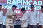 Wakil-Ketua-DPD-Gerindra-Jatim-Imam-Makruf-menyerahkan.jpg