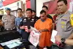 pembobol-atm-muhammad-azmi-tengah-baju-orange-tertunduk.jpg