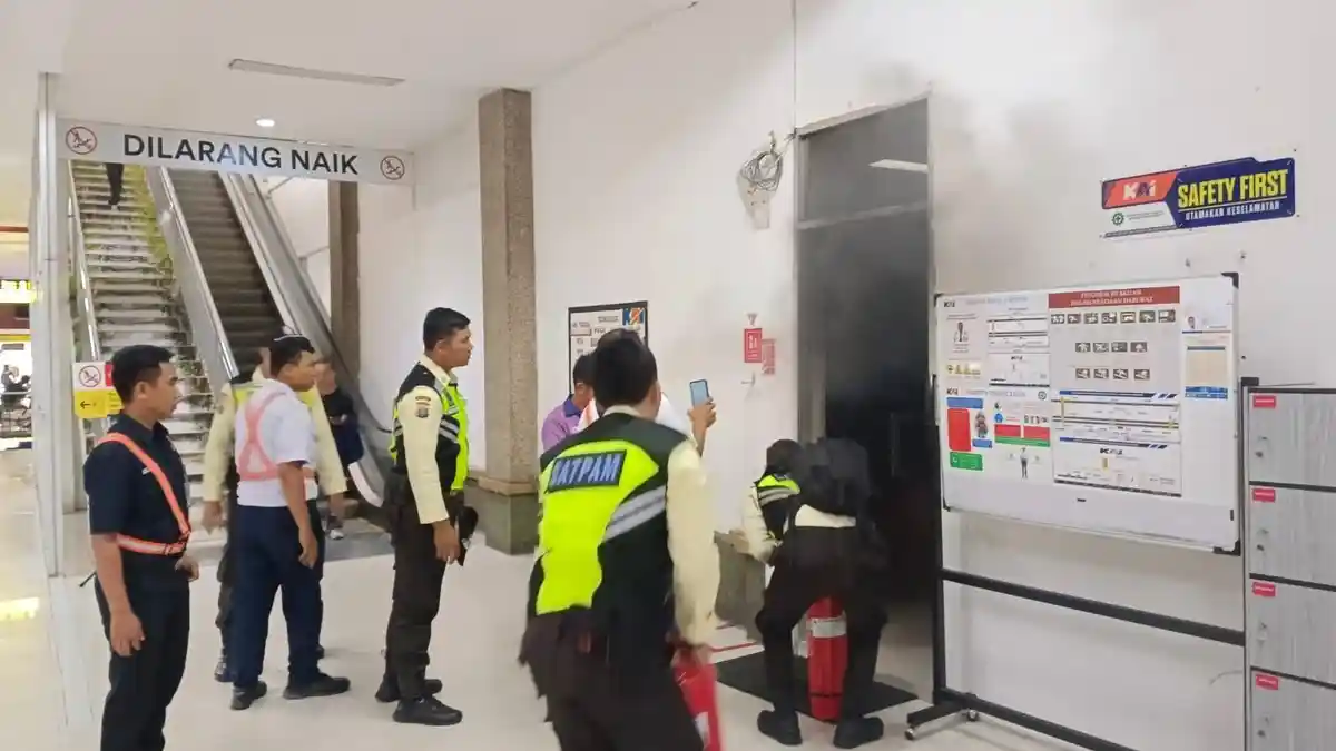 Diduga Korsleting, Ruang Administrasi Stasiun KAI Medan Terbakar