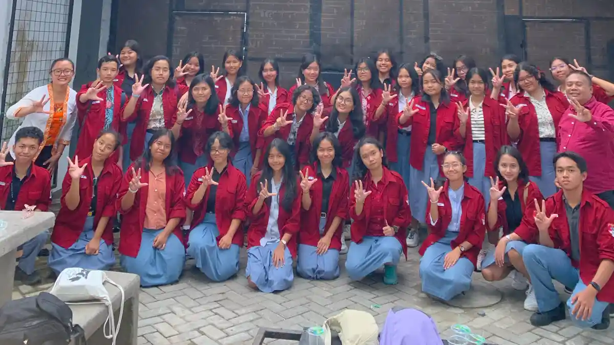 Humaniora Jurnalistik SMA PL Van Lith, dari Belajar Angle Berita Sampai Melihat Mesin Cetak