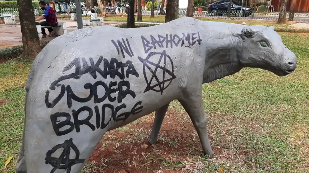 Taman Gajah Dharmawangsa Jadi Sasaran Vandalisme, Patung Dicoret 