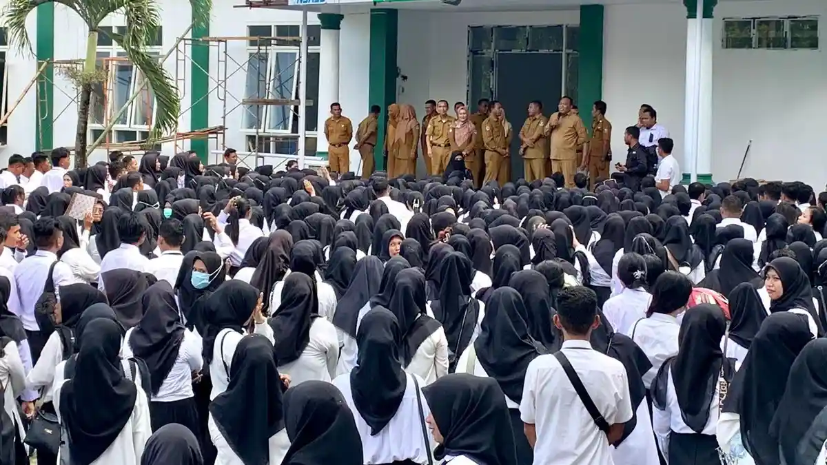 PPPK Nakes Halmahera Selatan Senyum Lebar, Terima SK dari Usman Sidik Plus 4 Bulan Gaji